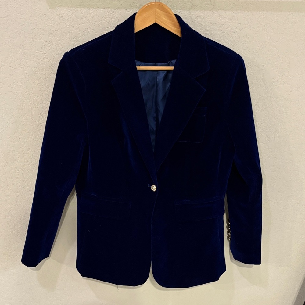 Luxurious Midnight Blue Women's Velvet Blazer